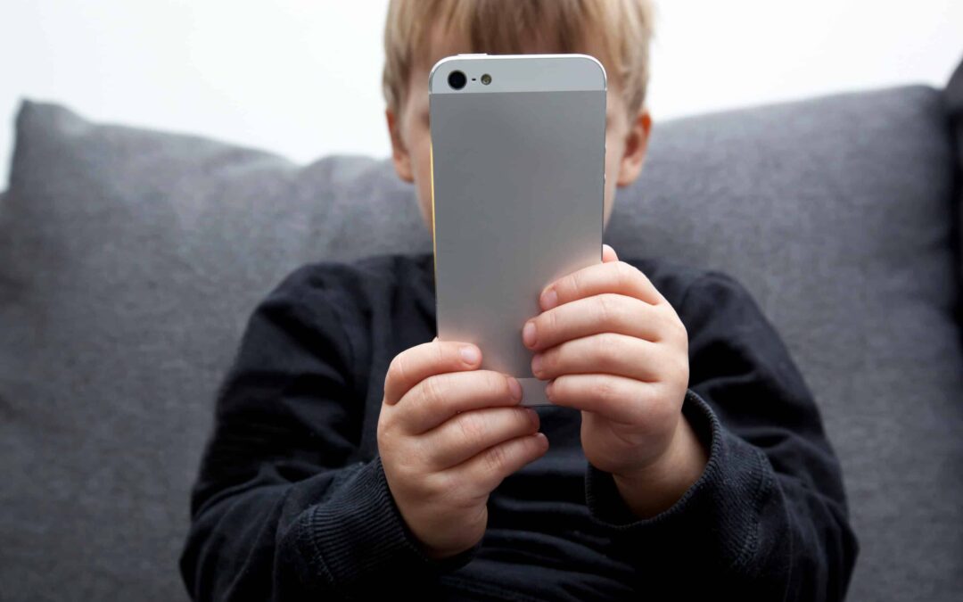 Giving Your Child a Phone? 5 Expert Tips to Make It a Healthy Transition